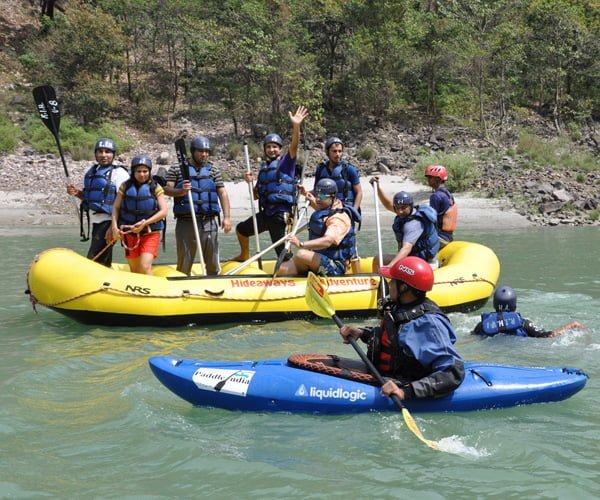 a six person group while river rafting