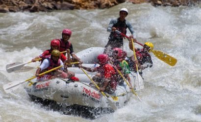 A 6 person group while river rafting in Rishikesh