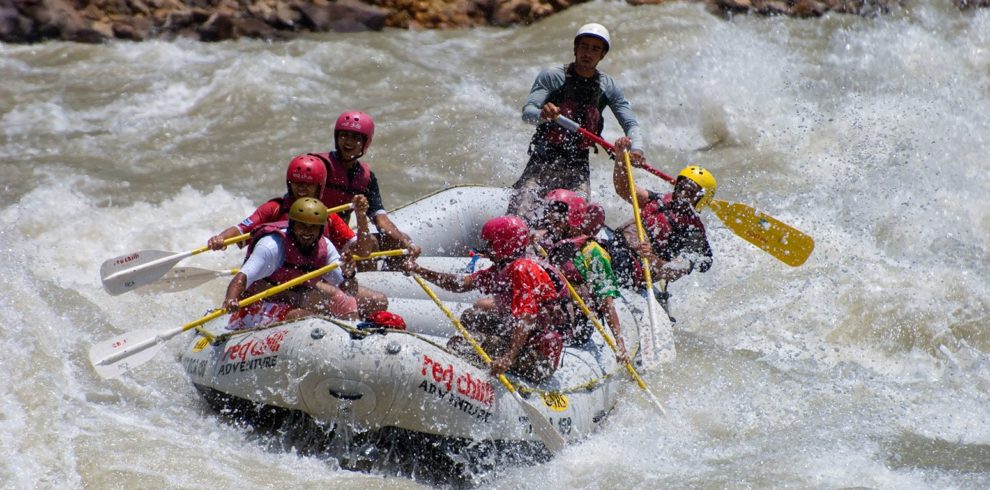 A 6 person group while river rafting in Rishikesh