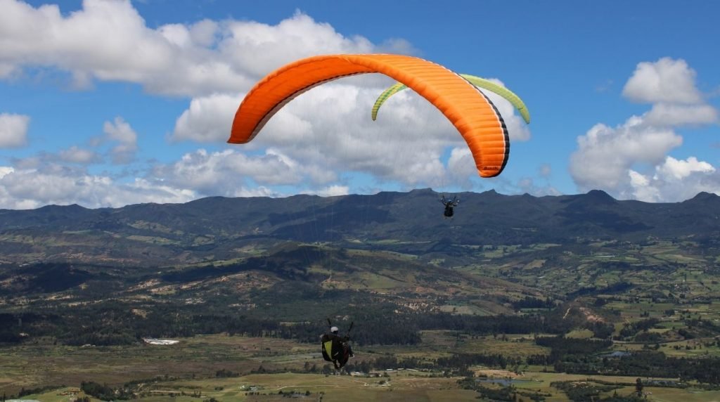 paragliding near kullu