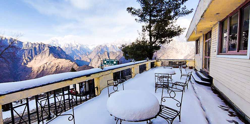 Gmvn Auli Ski Resort in Winter