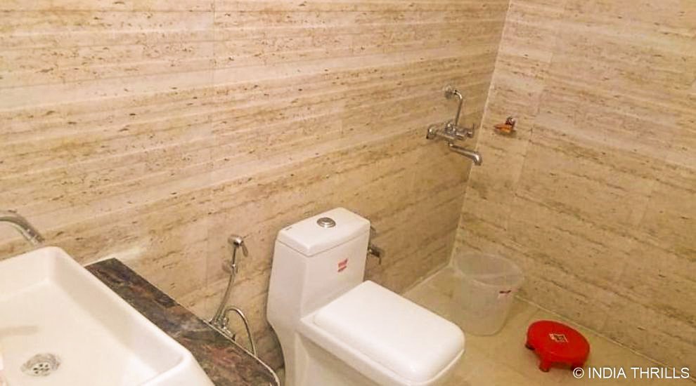 Bathroom | Hotel Sleeping Beauty in Joshimath