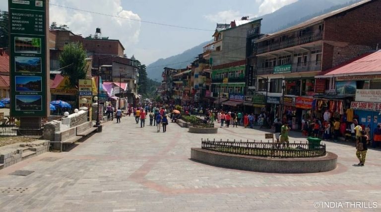 The Mall Road, Manali