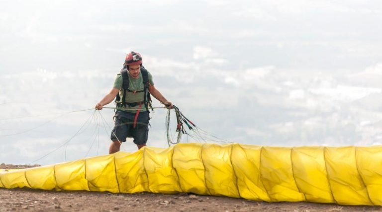 Paragliding expert pilots